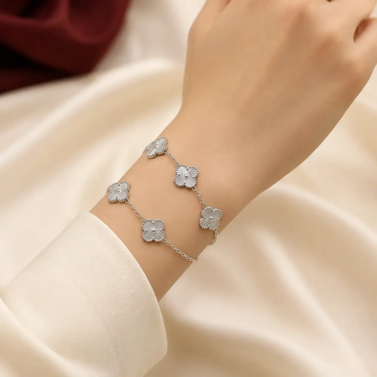 Браслет Van Cleef Soleil — Срібло, на руці